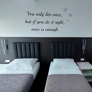 https://apartment-sunny-spell.hotelinzadar.com